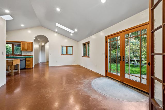 19204 Benson Ln, Fort Bragg, CA 95437