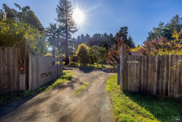 19204 Benson Ln, Fort Bragg, CA 95437