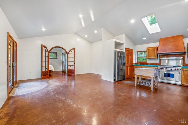 19204 Benson Ln, Fort Bragg, CA 95437