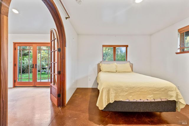 19204 Benson Ln, Fort Bragg, CA 95437