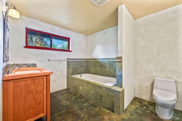 19204 Benson Ln, Fort Bragg, CA 95437