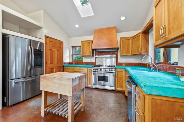 19204 Benson Ln, Fort Bragg, CA 95437