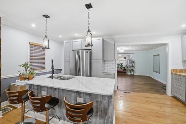 1104 Oak Hill Drive, Lexington, KY 40505