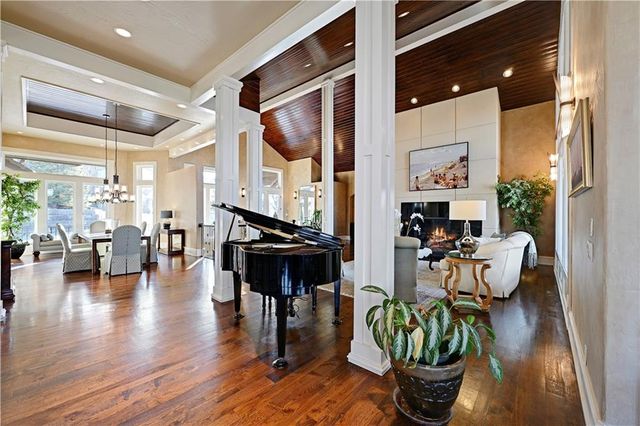 100 Hever Knoll Avenue, Loch Lloyd, MO 64012