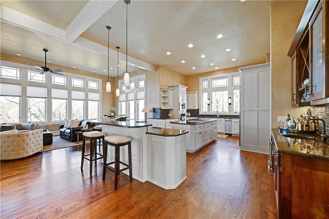 100 Hever Knoll Avenue, Loch Lloyd, MO 64012