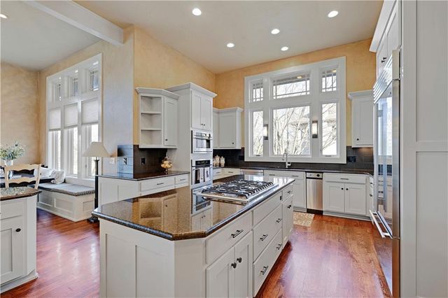 100 Hever Knoll Avenue, Loch Lloyd, MO 64012