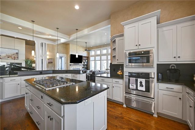 100 Hever Knoll Avenue, Loch Lloyd, MO 64012