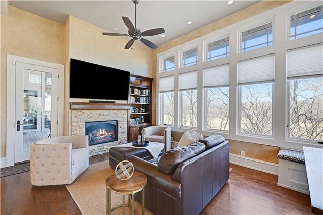 100 Hever Knoll Avenue, Loch Lloyd, MO 64012