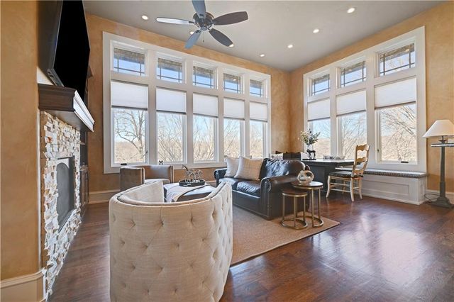 100 Hever Knoll Avenue, Loch Lloyd, MO 64012