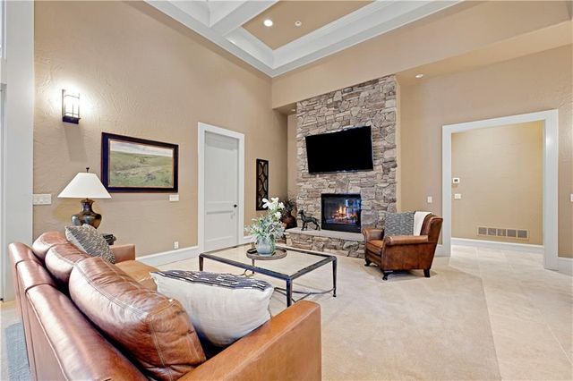 100 Hever Knoll Avenue, Loch Lloyd, MO 64012