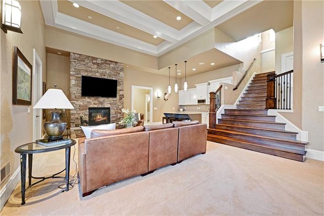 100 Hever Knoll Avenue, Loch Lloyd, MO 64012