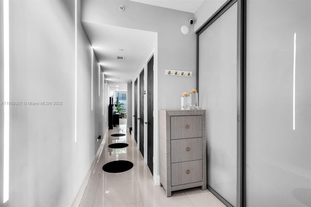 6000 Collins Ave 134, Miami Beach, FL 33140