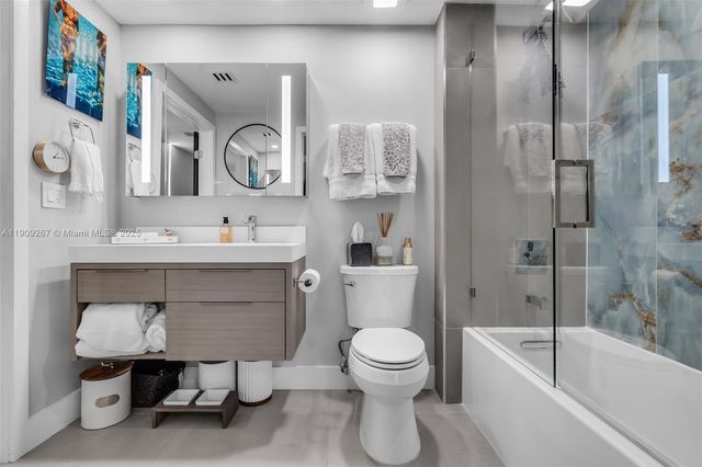 6000 Collins Ave 134, Miami Beach, FL 33140