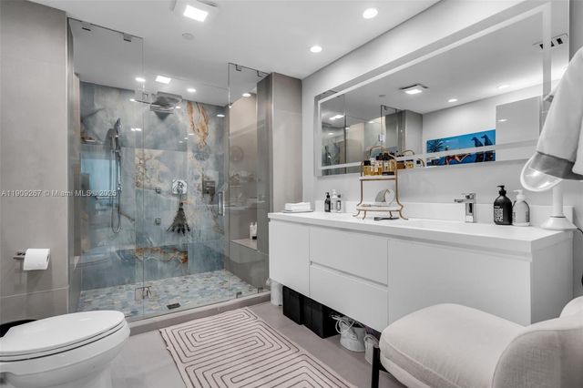 6000 Collins Ave 134, Miami Beach, FL 33140