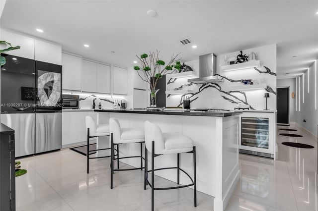 6000 Collins Ave 134, Miami Beach, FL 33140