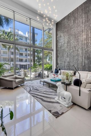 6000 Collins Ave 134, Miami Beach, FL 33140