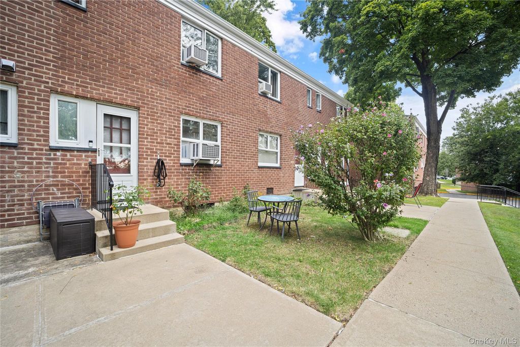 86-75 Springfield Boulevard Duplex, Queens Village, NY 11427 — photo 3