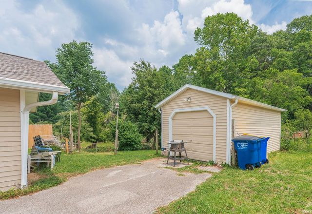 1330 Hillcrest Road, Bedford, IN 47421