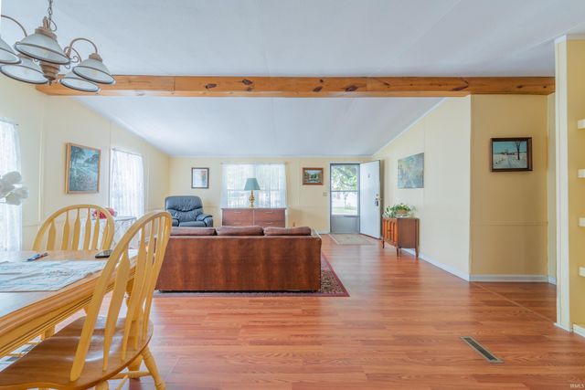 1330 Hillcrest Road, Bedford, IN 47421