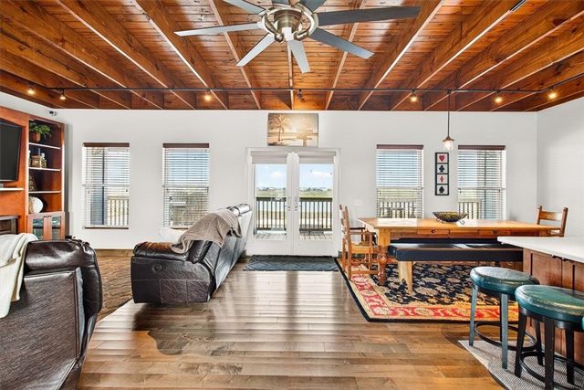 106 Belaire Dr, Rockport, TX 78382