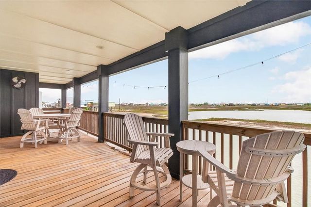 106 Belaire Dr, Rockport, TX 78382