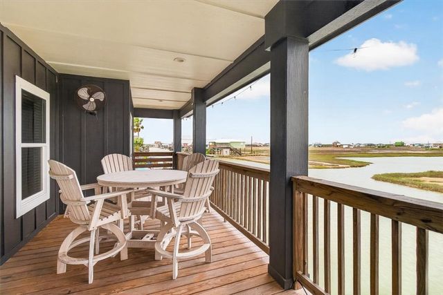 106 Belaire Dr, Rockport, TX 78382