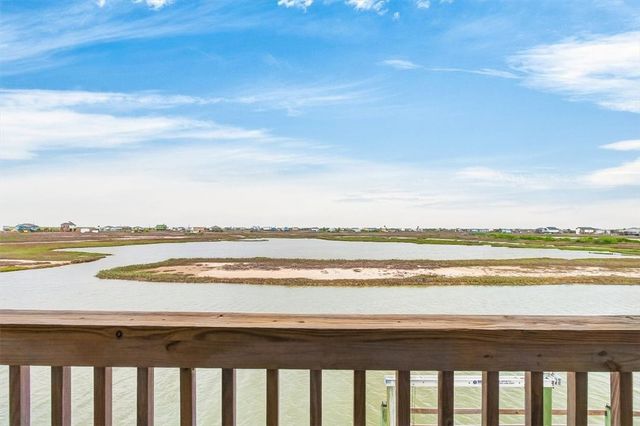 106 Belaire Dr, Rockport, TX 78382