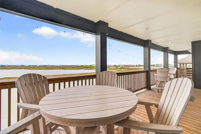 106 Belaire Dr, Rockport, TX 78382