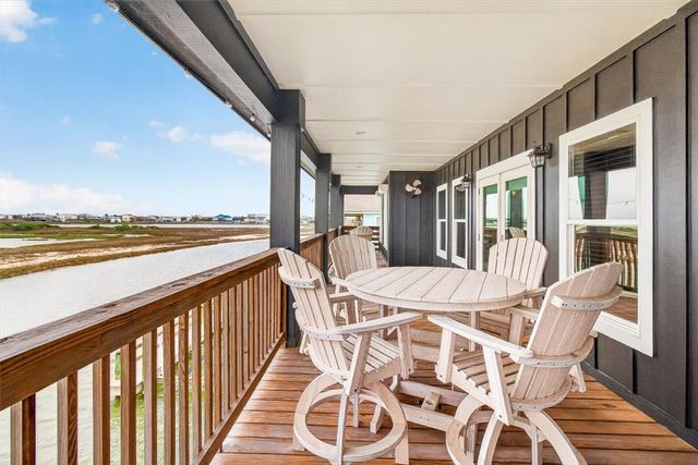 106 Belaire Dr, Rockport, TX 78382