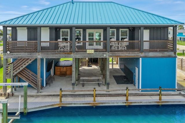 106 Belaire Dr, Rockport, TX 78382