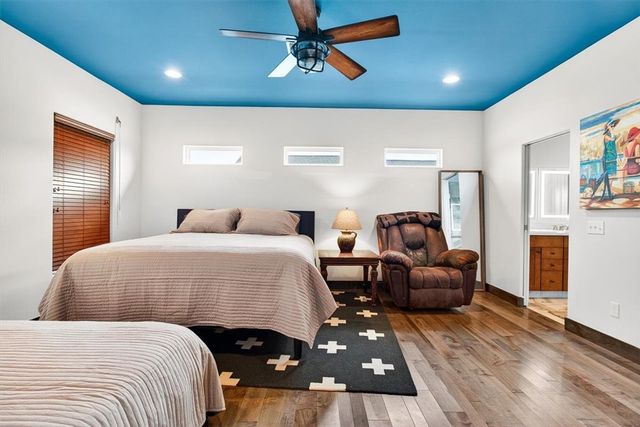 106 Belaire Dr, Rockport, TX 78382