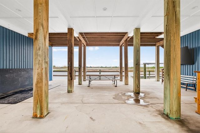 106 Belaire Dr, Rockport, TX 78382