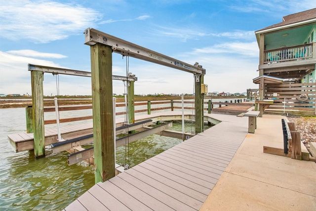 106 Belaire Dr, Rockport, TX 78382