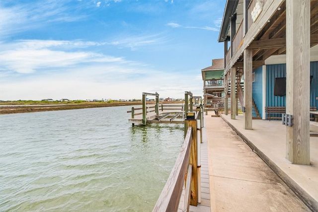 106 Belaire Dr, Rockport, TX 78382