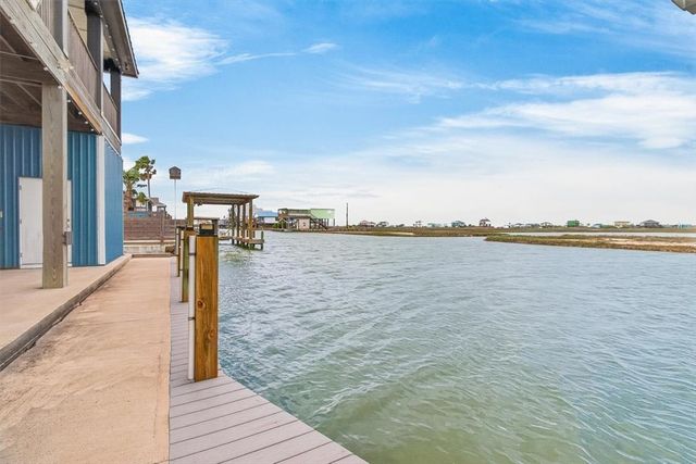 106 Belaire Dr, Rockport, TX 78382