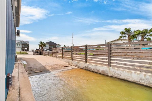 106 Belaire Dr, Rockport, TX 78382