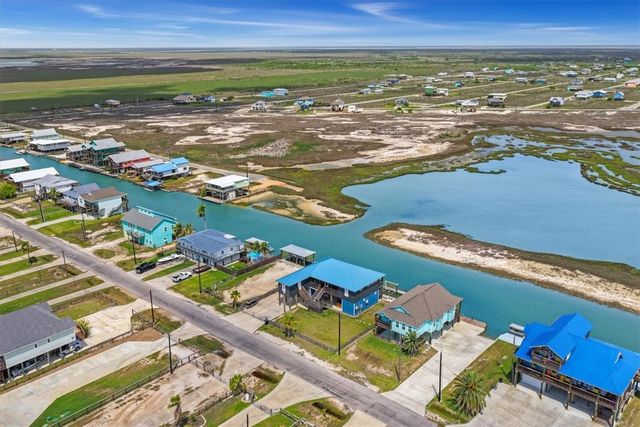 106 Belaire Dr, Rockport, TX 78382