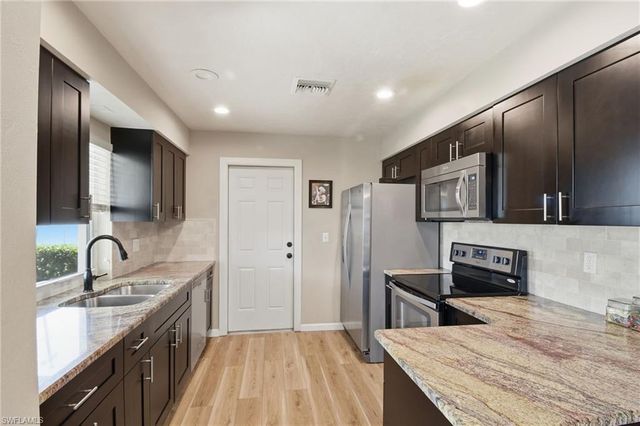 126 SE 40th TER, Cape Coral, FL 33904