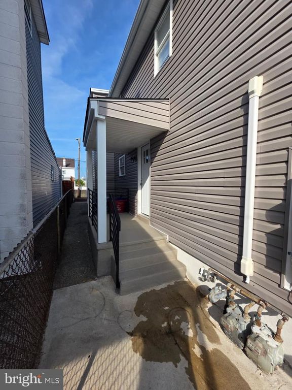 410 LOGAN ST, Bristol, PA 19007