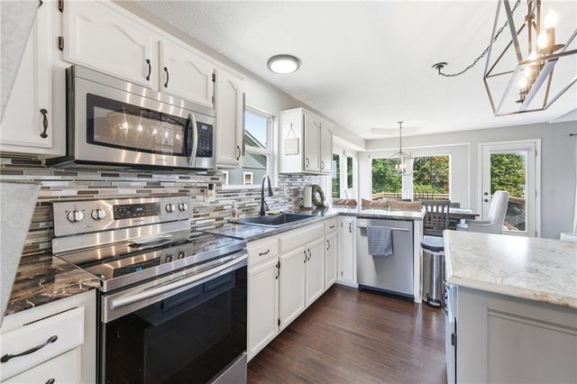 1910 Chestnut Drive, Pleasant Hill, MO 64080