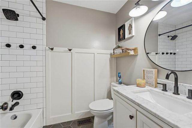 1910 Chestnut Drive, Pleasant Hill, MO 64080