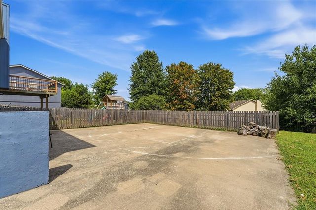 1910 Chestnut Drive, Pleasant Hill, MO 64080