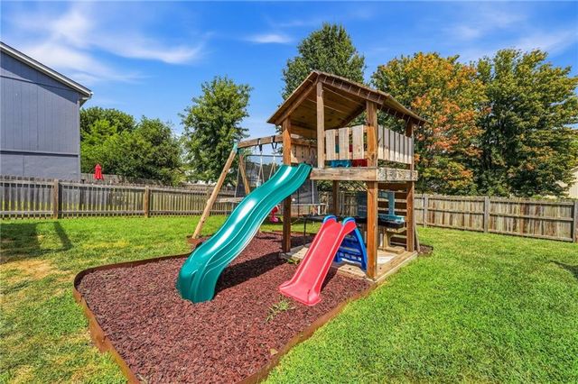 1910 Chestnut Drive, Pleasant Hill, MO 64080