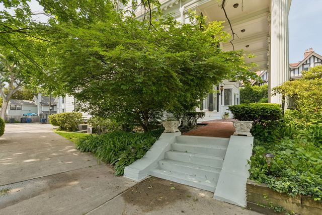 1616 Forest Place, Evanston, IL 60201
