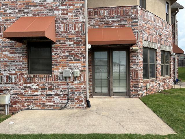 2645 S Everest Avenue, Rogers, AR 72758