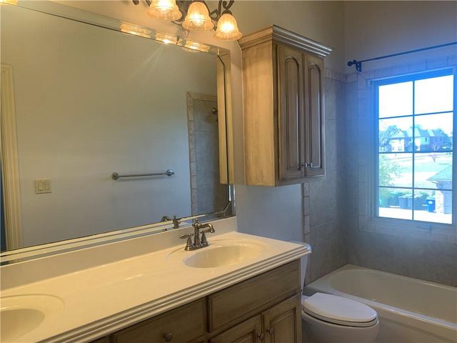 2645 S Everest Avenue, Rogers, AR 72758
