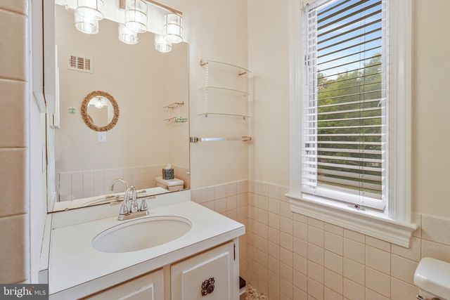 1502 HIGHWOOD DR, Mclean, VA 22101