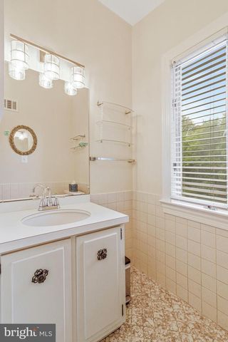 1502 HIGHWOOD DR, Mclean, VA 22101
