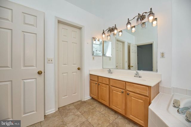 11485 CARRIAGE CT, Fairfax, VA 22030