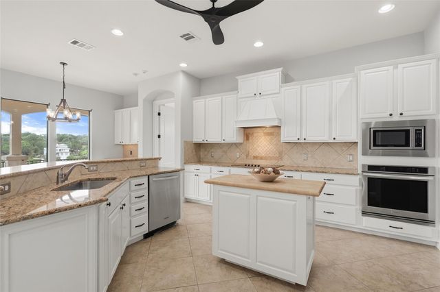 17813 Kingfisher Ridge DR, Lago Vista, TX 78645